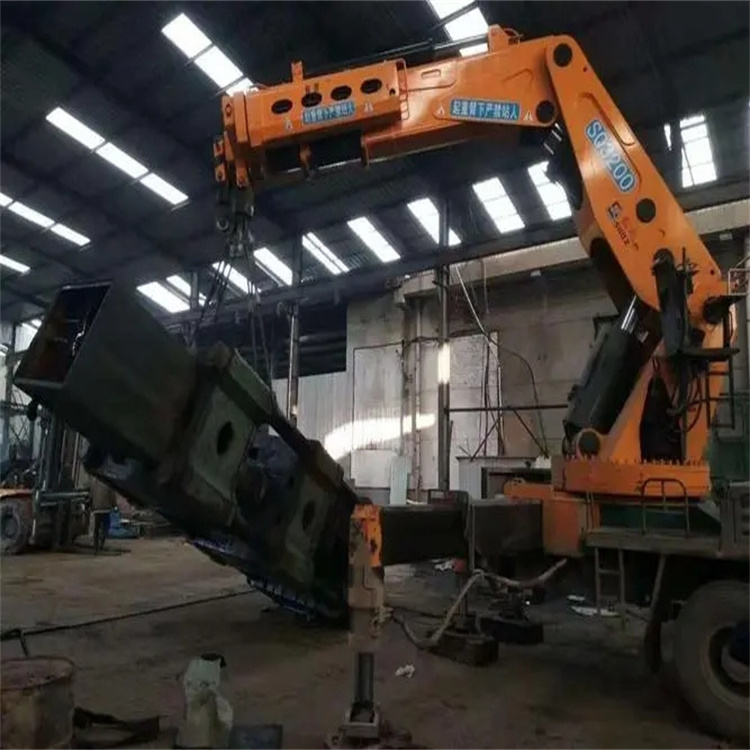 卫辉吊车出租谈谈吊车底盘如何保养