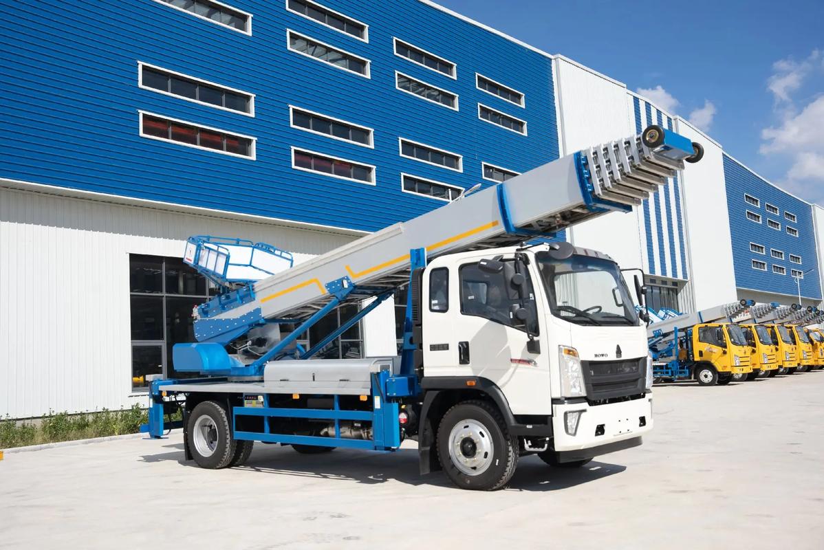 卫辉出租云梯车高空作业车 建筑垃圾搬运